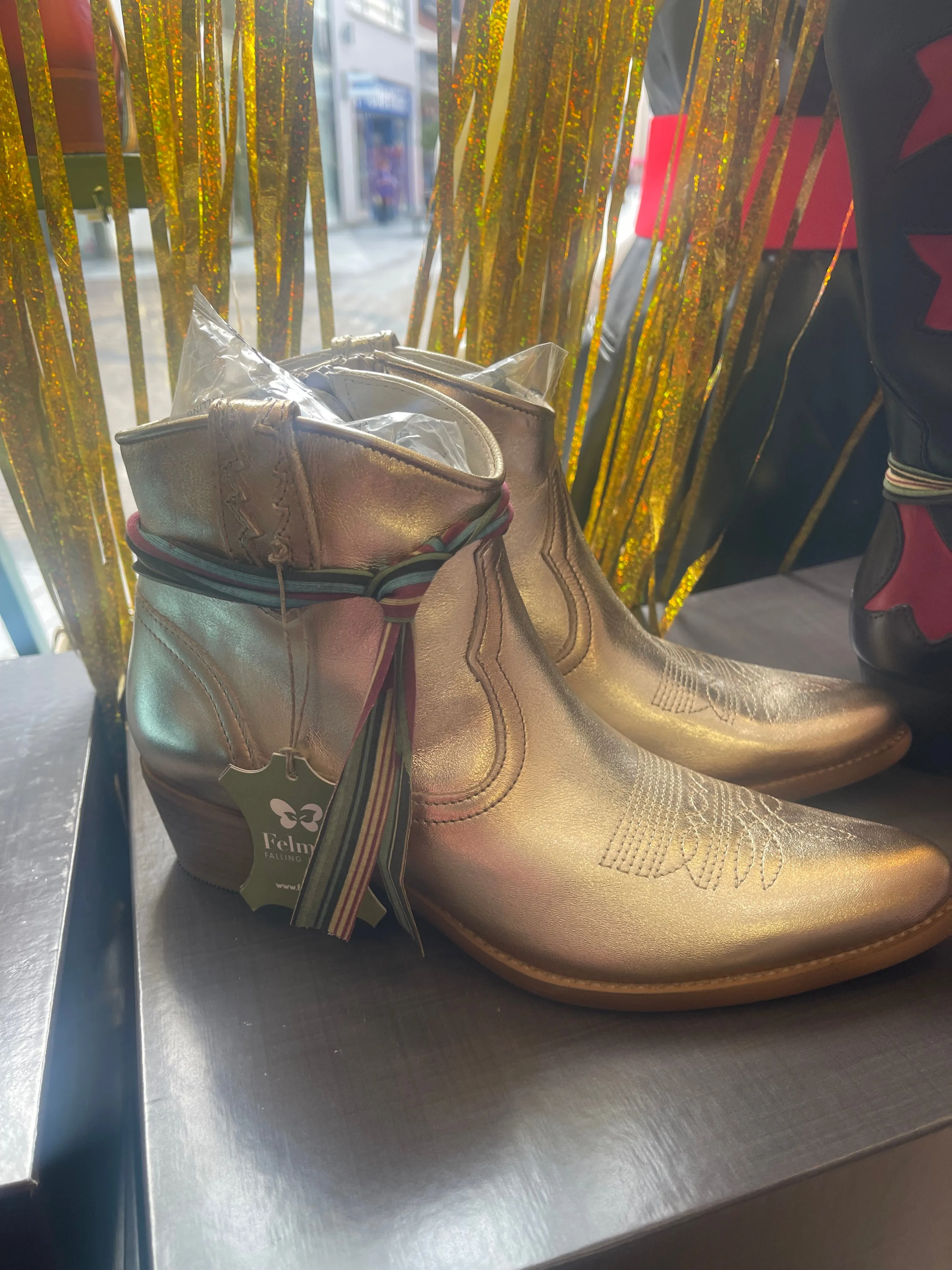 Cow Boy Boots Gold