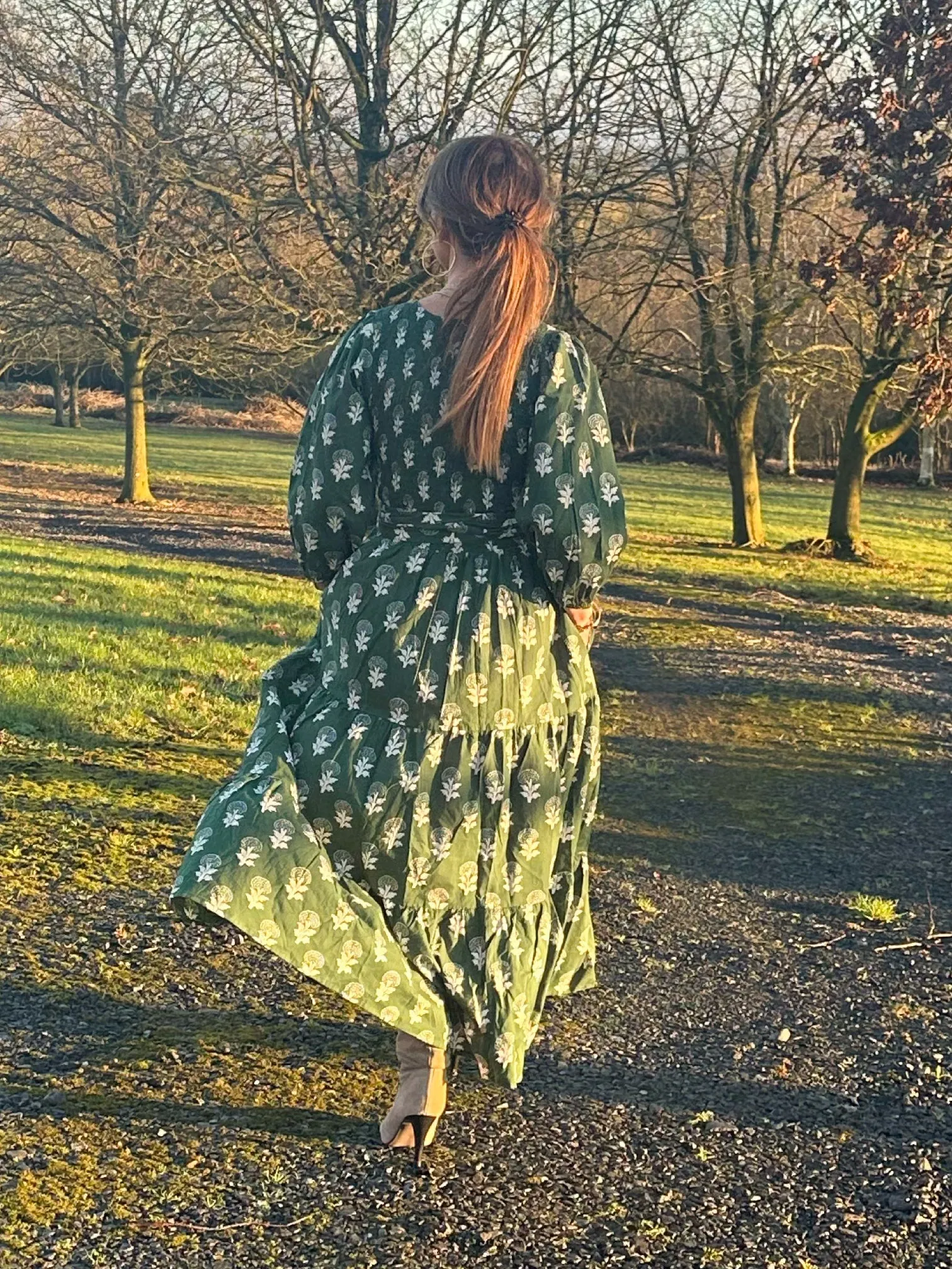 ‘GRACE V-DRESS’ IN FOREST GREEN